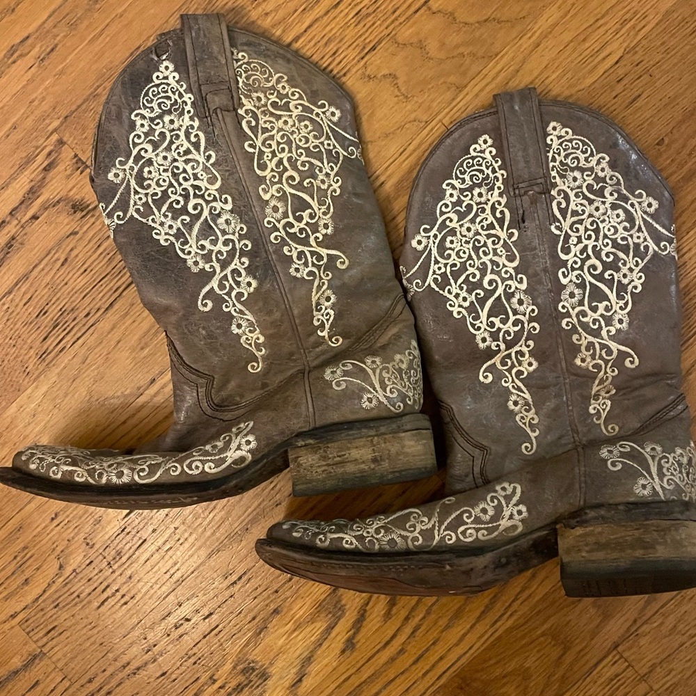 Corral boots